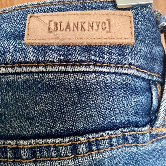 BLANK NYC Women's Skinny Ankle Embroidered Jeans Size 25. Raw hem - Picture 11 of 15